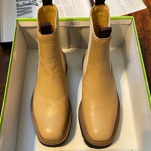 Brand New Sam Edelman Chelsea Laguna boots in color “sesame”